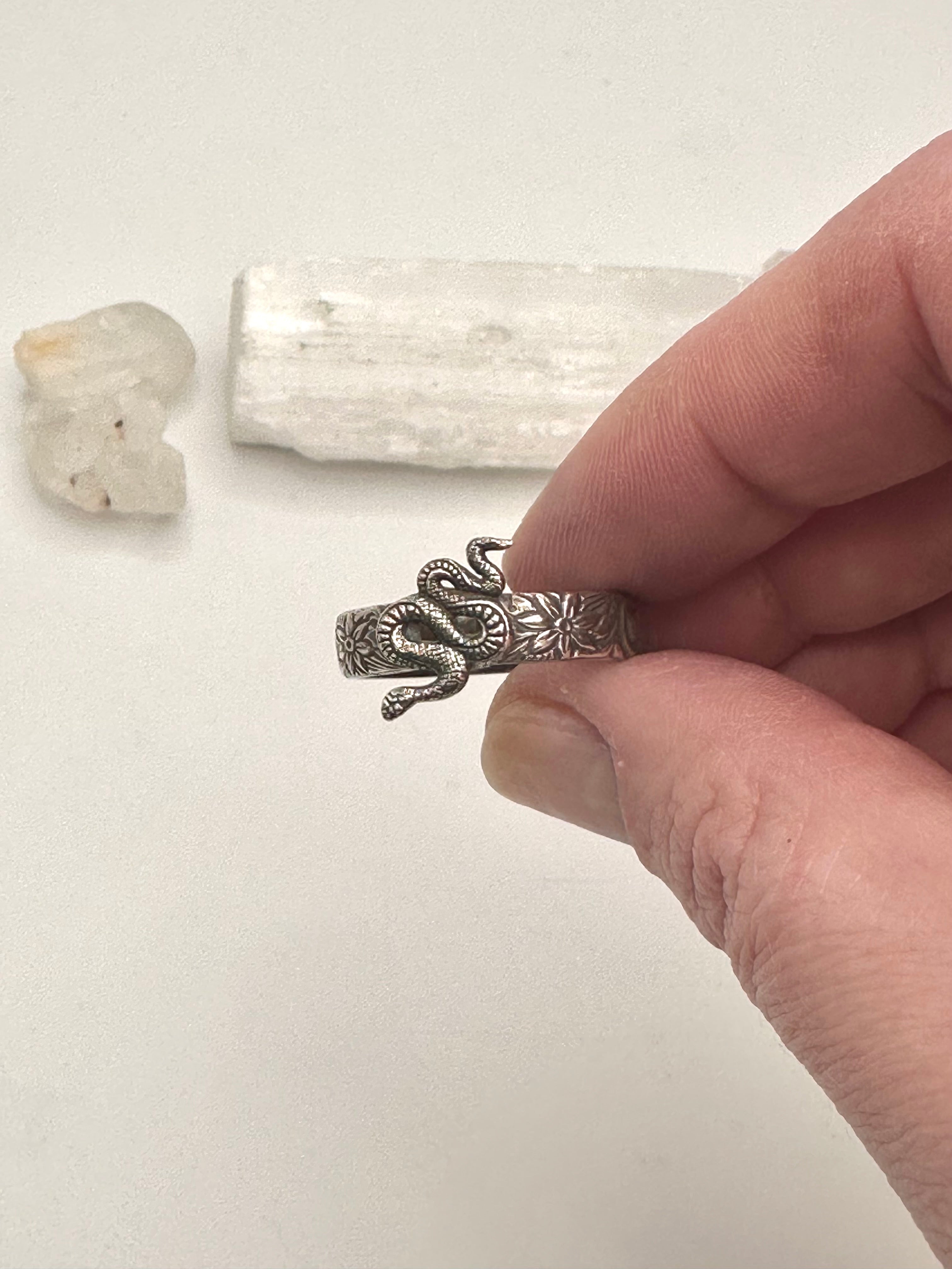Thick floral snake ring