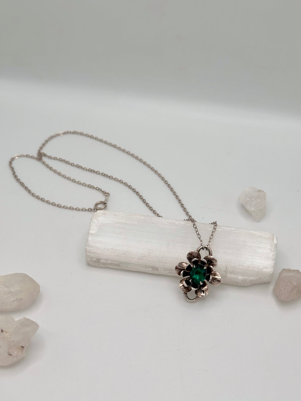 Vintage Green stone Flower necklace