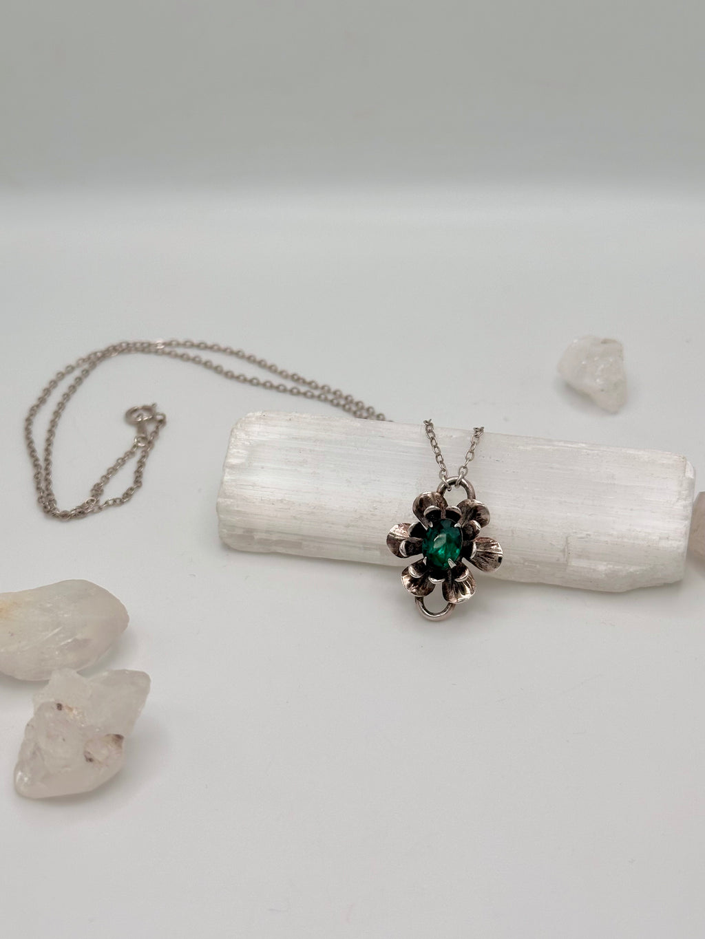 Vintage Green stone Flower necklace