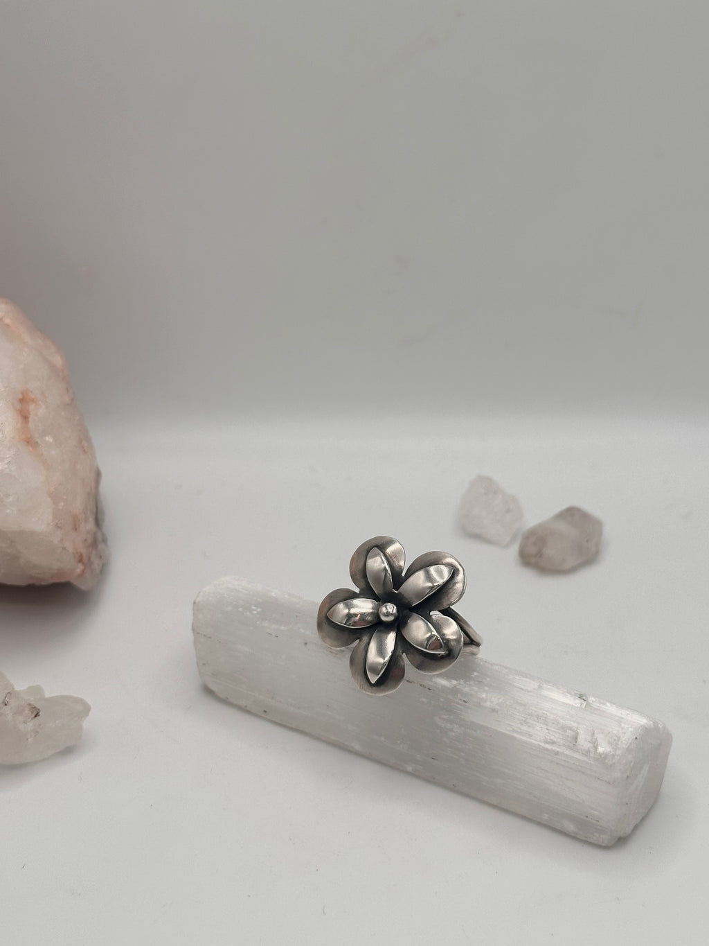 Vintage layered flower ring
