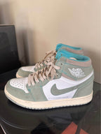 Nike Air Jordan 1 Retro High OG Women’s 6.5