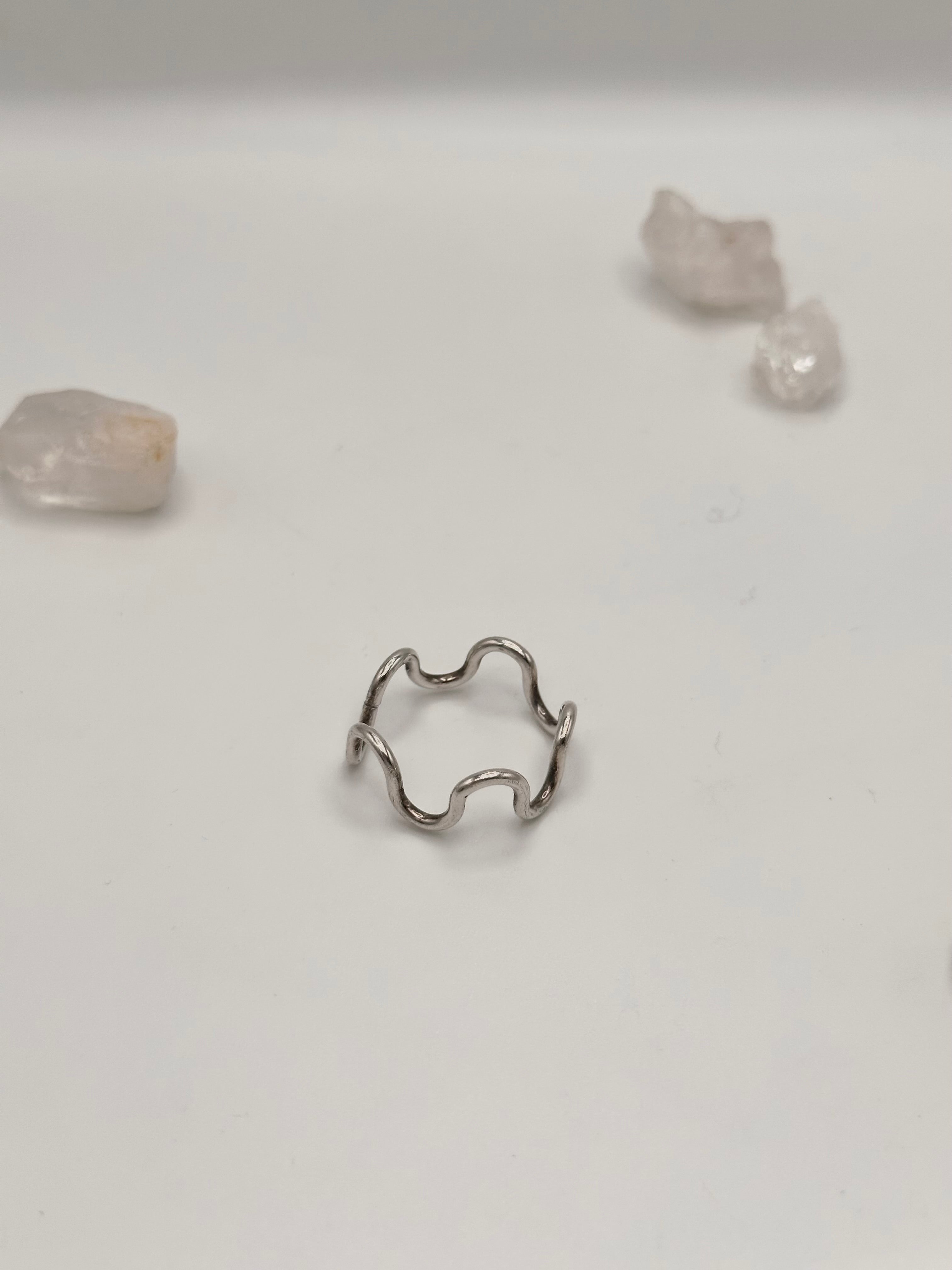 Thin Wavy ring