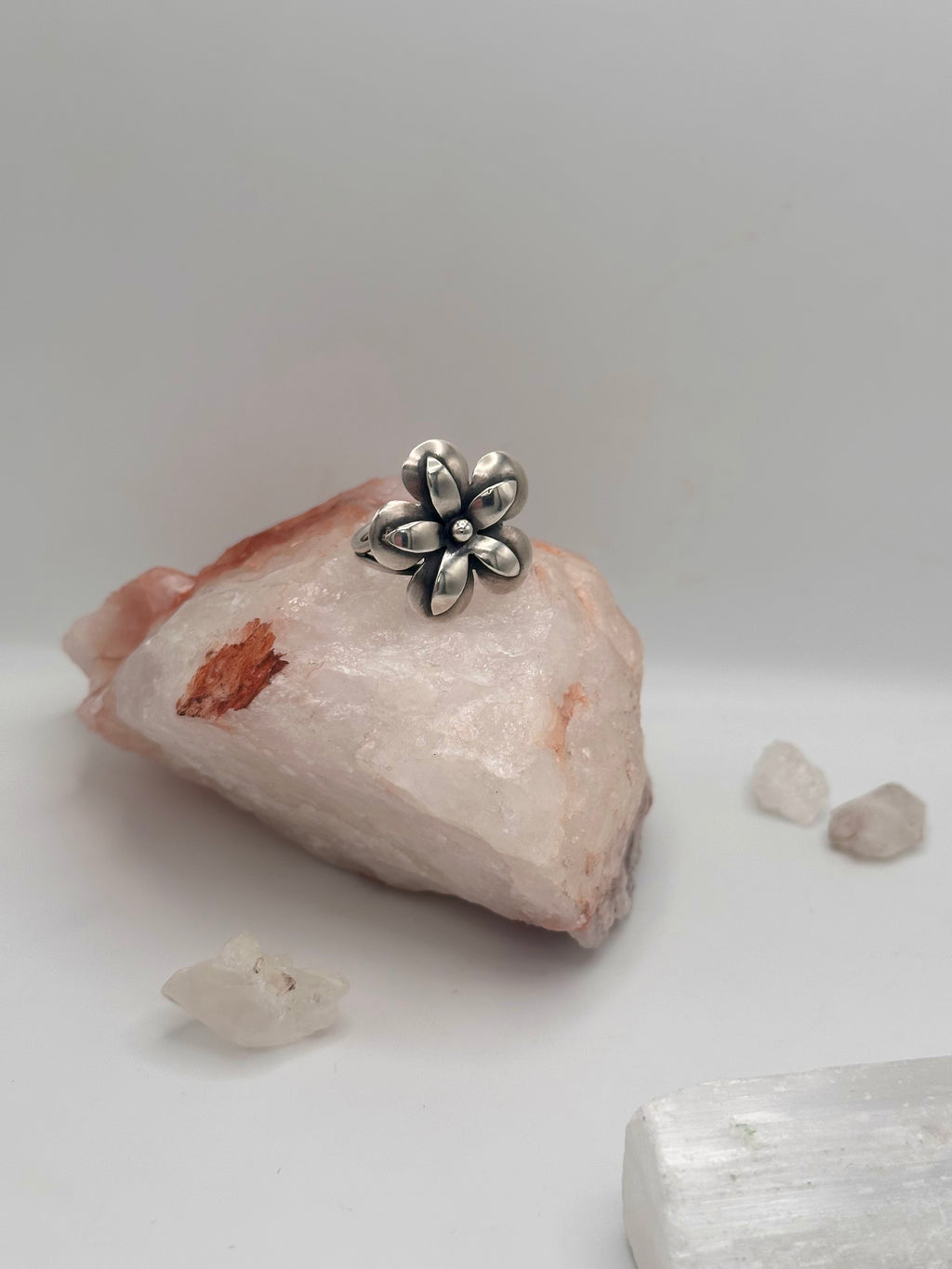 Vintage layered flower ring