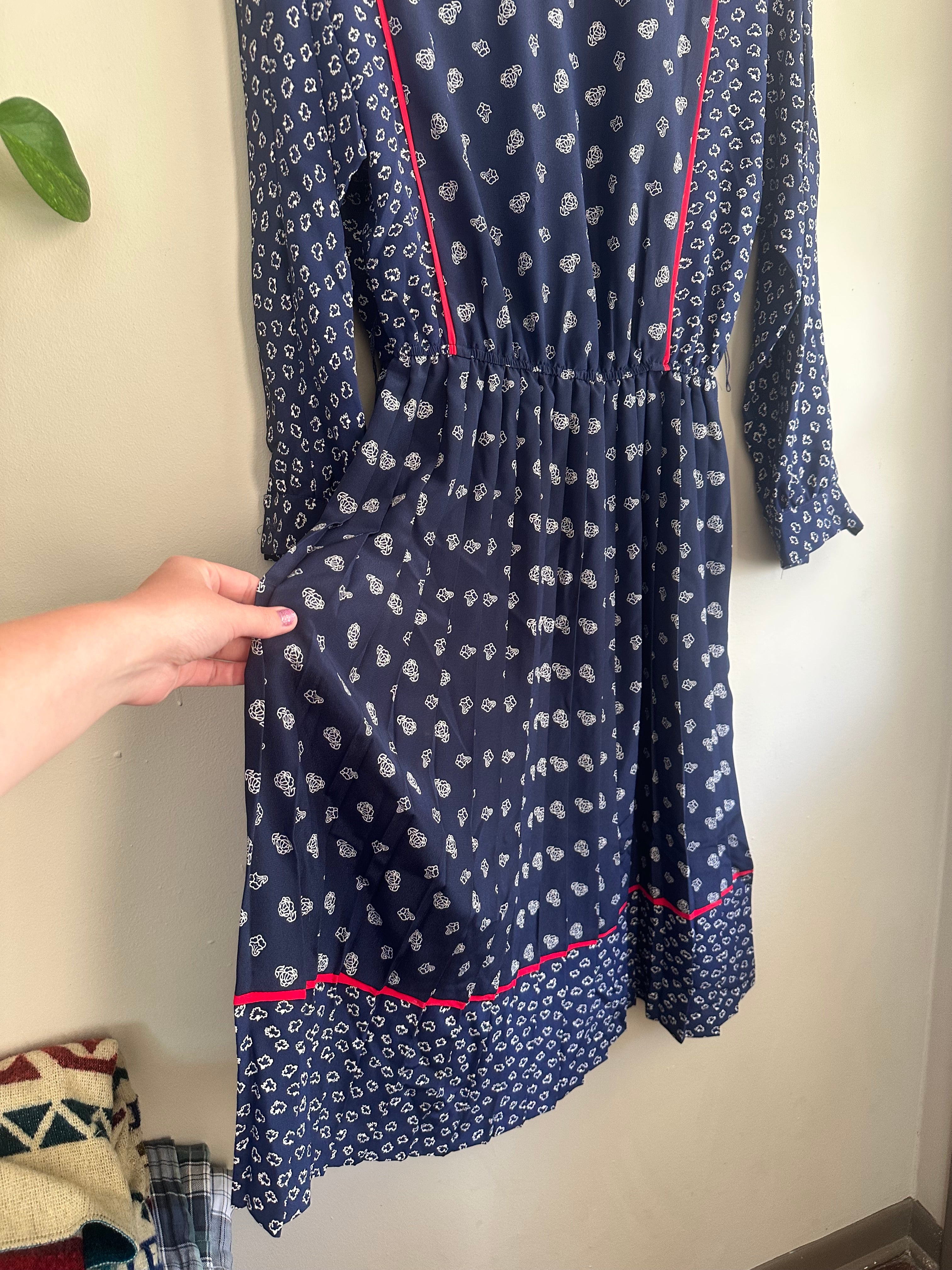 Vintage California Girl 70s/80s Navy Floral Dress