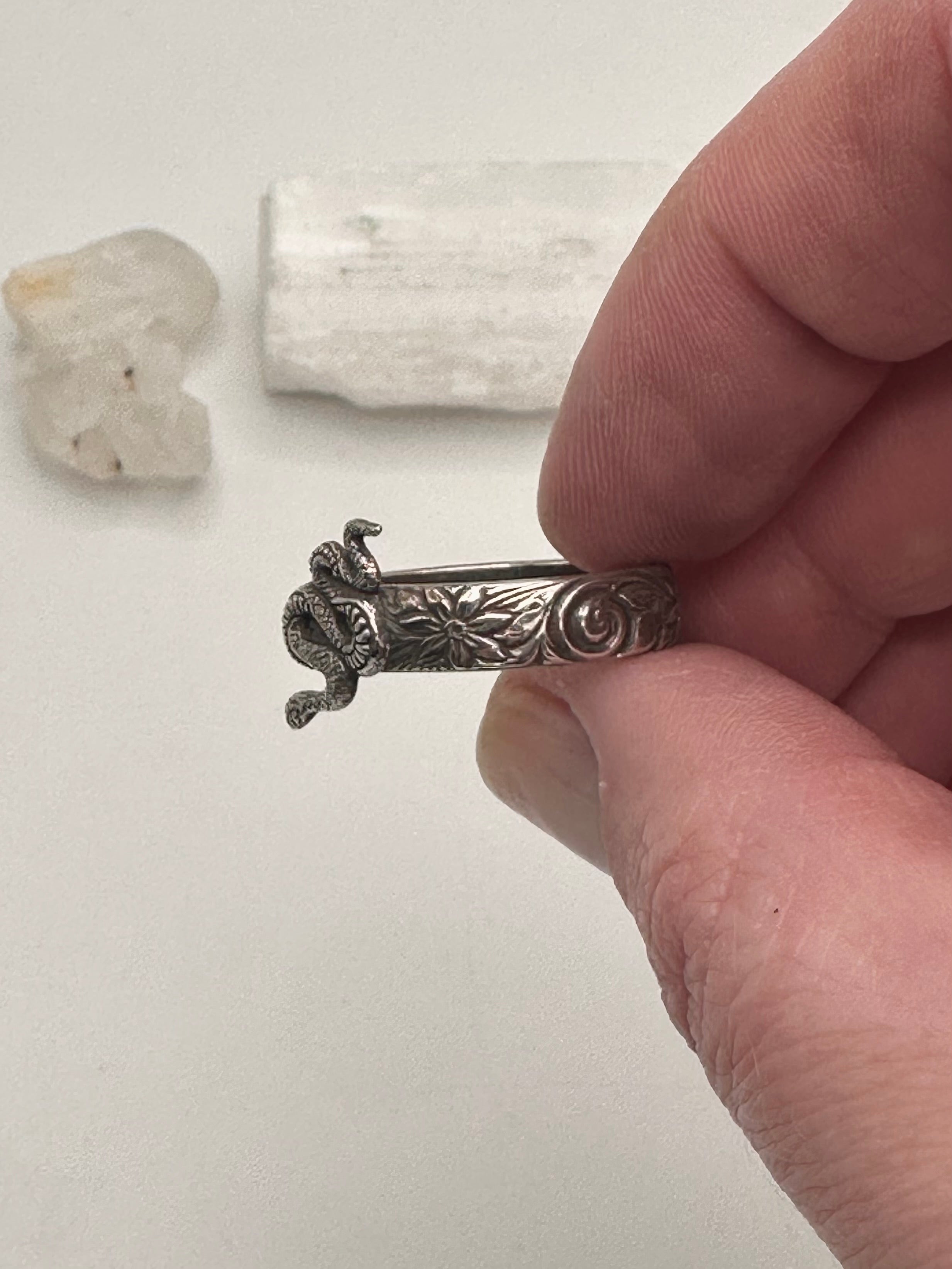 Thick floral snake ring