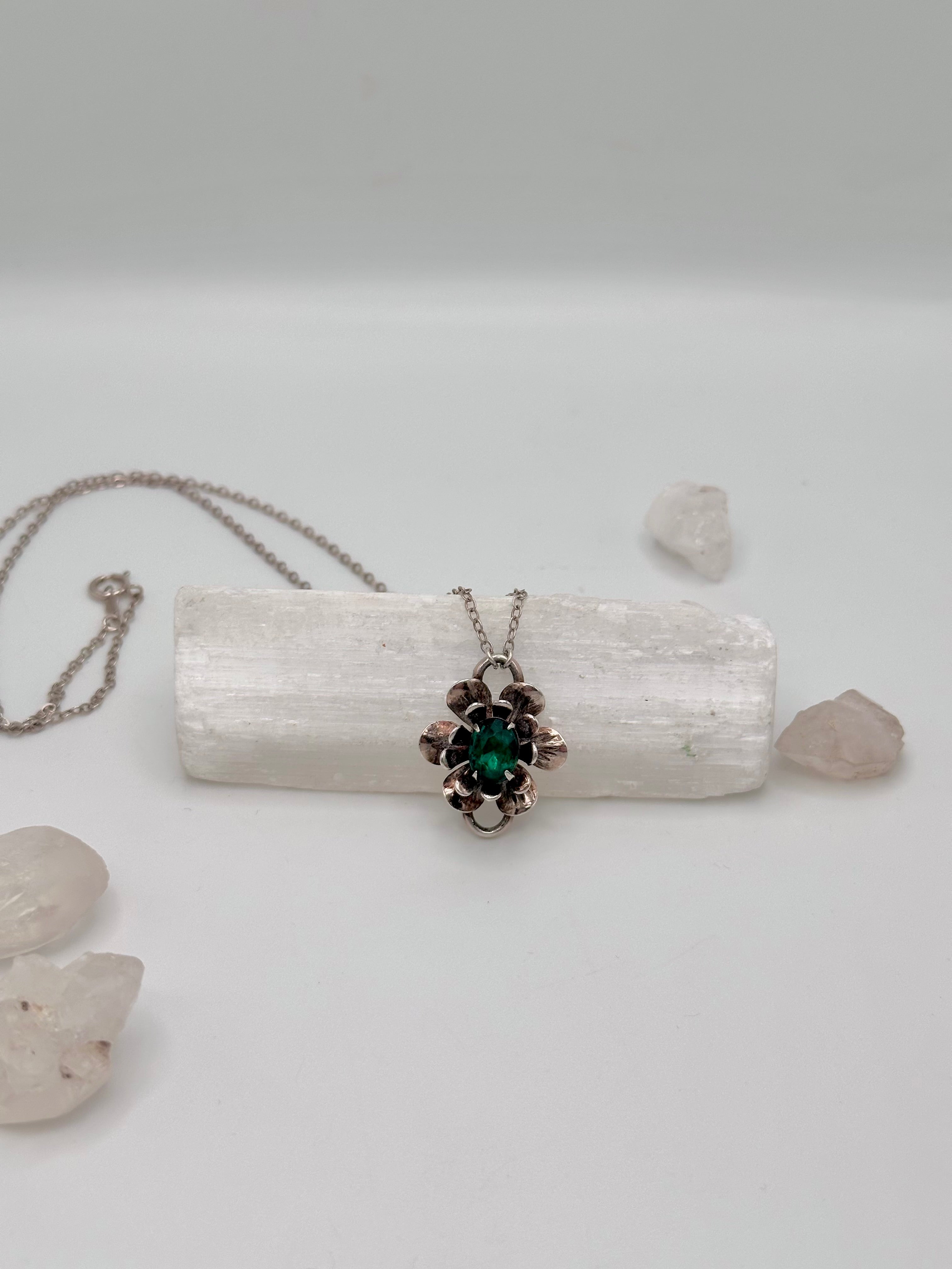 Vintage Green stone Flower necklace
