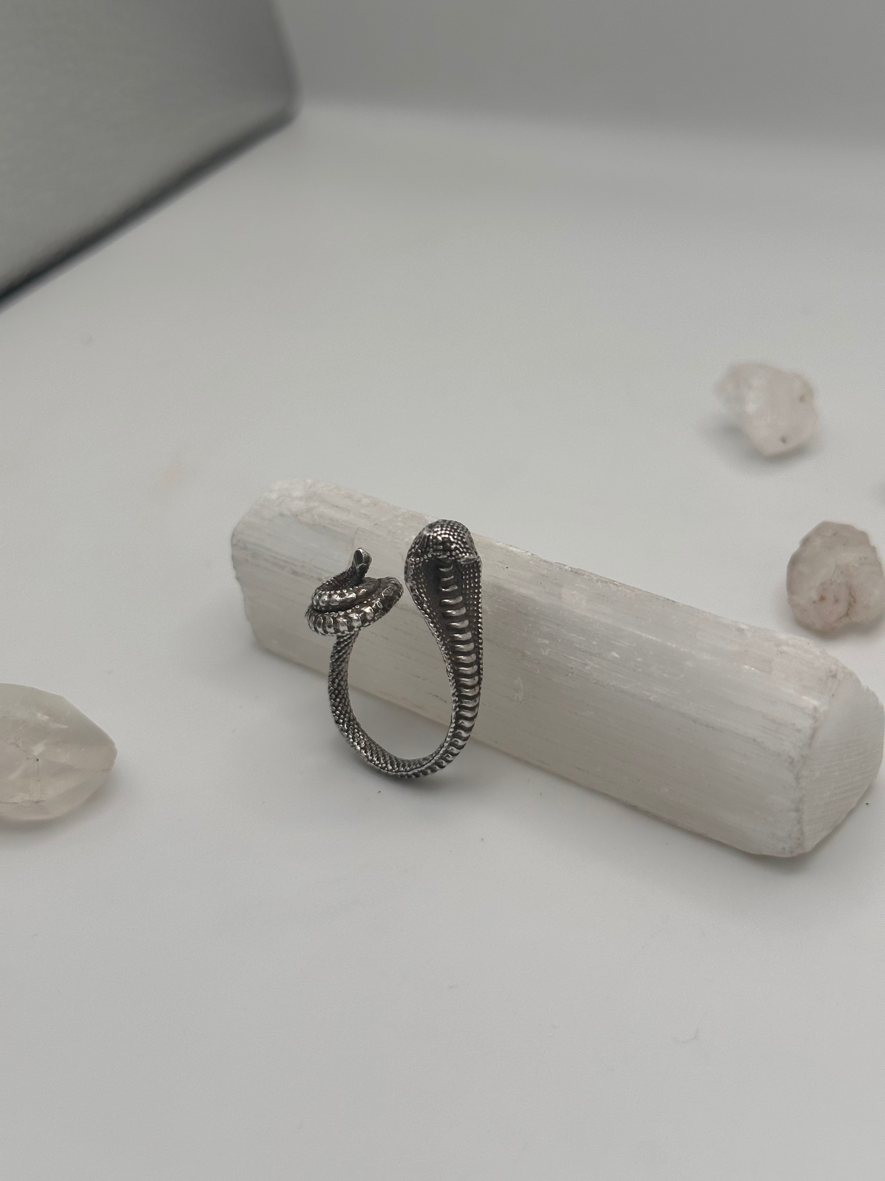 Cobra Snake ring